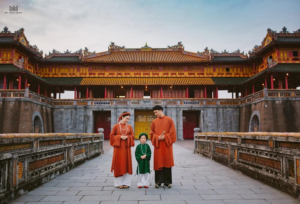 Hoa Nghiem Vietnamese ancient costume